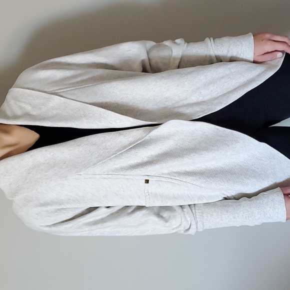 Aritzia Deiderot sweater - Picture 2 of 6